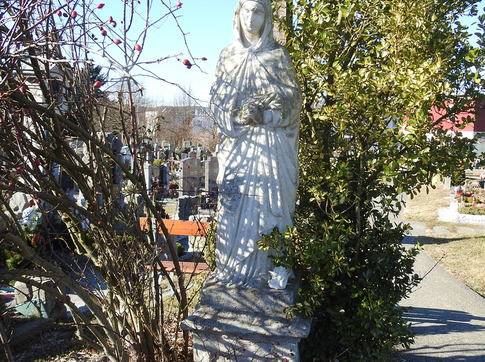 2021 / Pfarre Gratkorn Marienstatue im Pfarrfriedhof